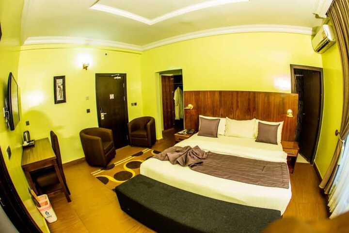 Room 15 of 38