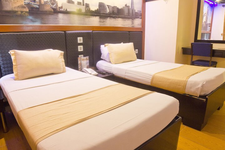 Room 7 of 40