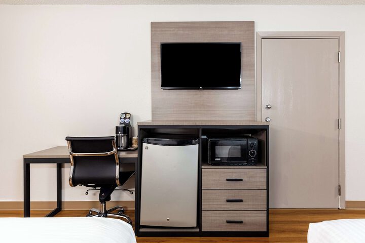 2 Double Beds Pet Friendly (1 of 3)