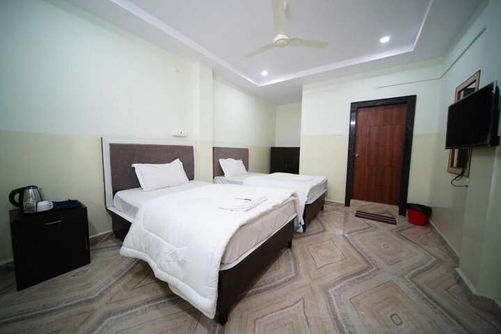 Room 3 of 17