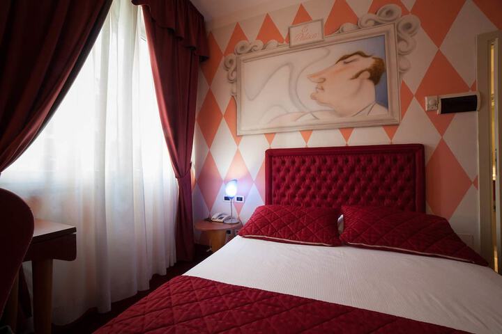 Room 15 of 34