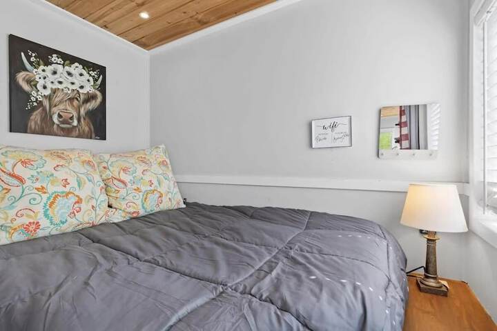 Room 2 of 38