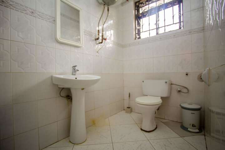 Room 30 of 43