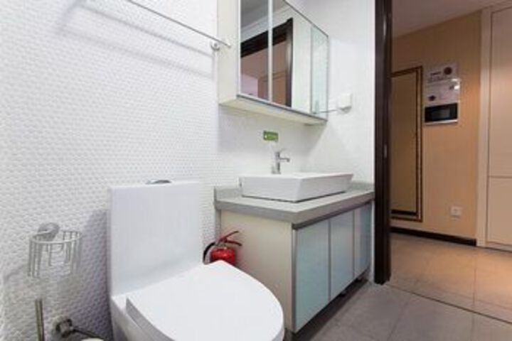 Room 2 of 36