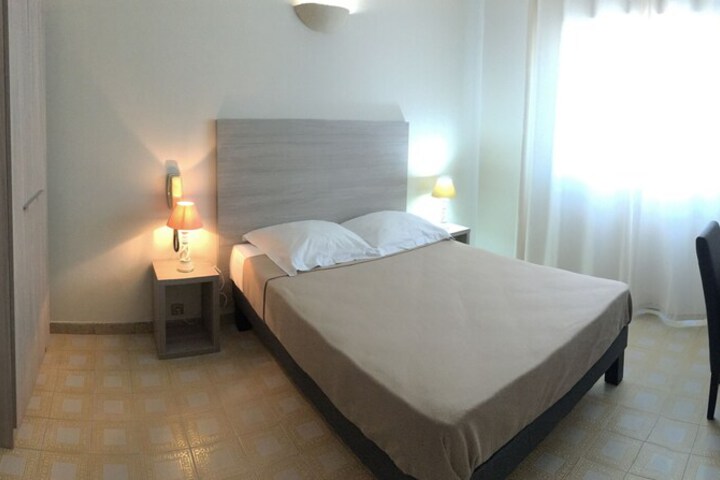 Room 5 of 48