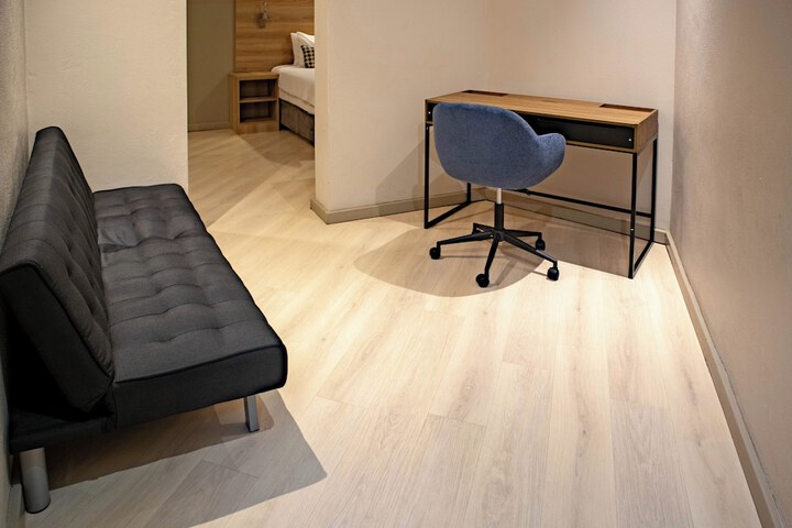 Room 9 of 15