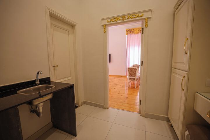 Room 34 of 82