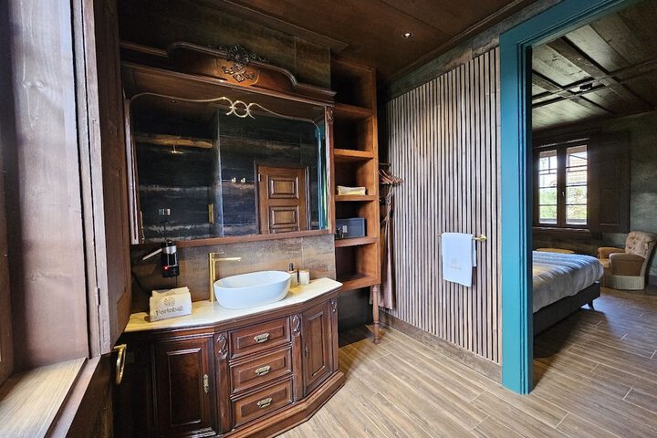 Room 26 of 61