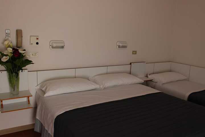 Room 17 of 46