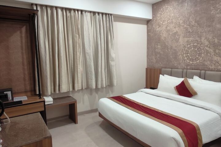 Room 2 of 10
