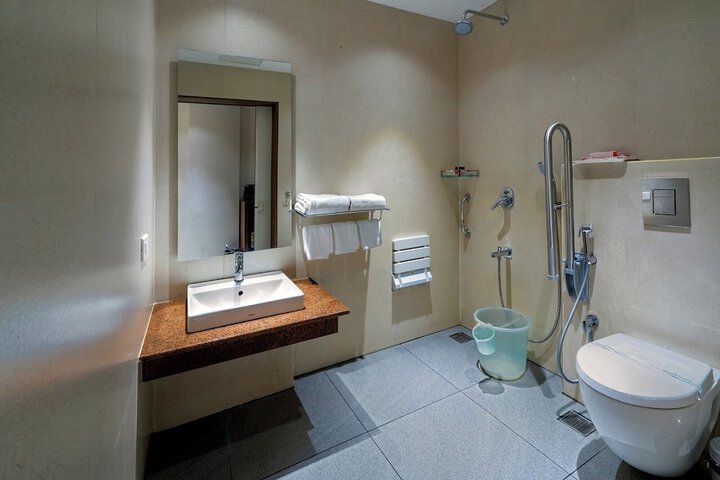 Room 8 of 22