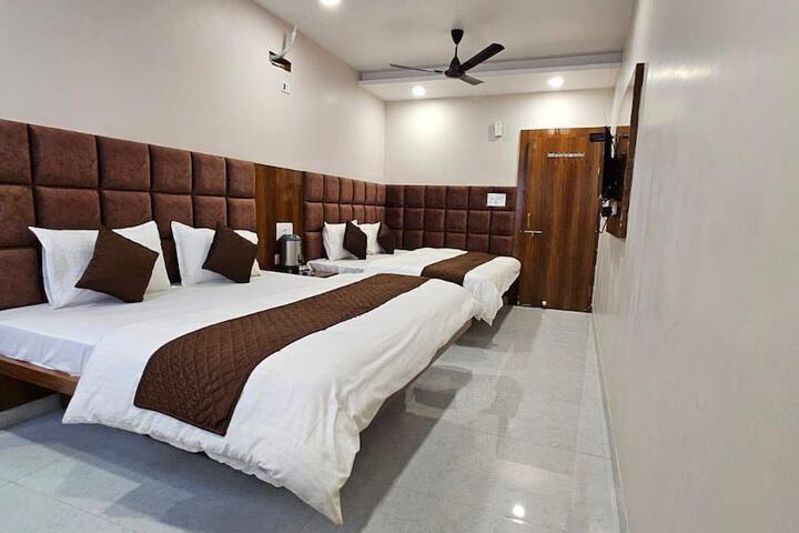 Room 4 of 31