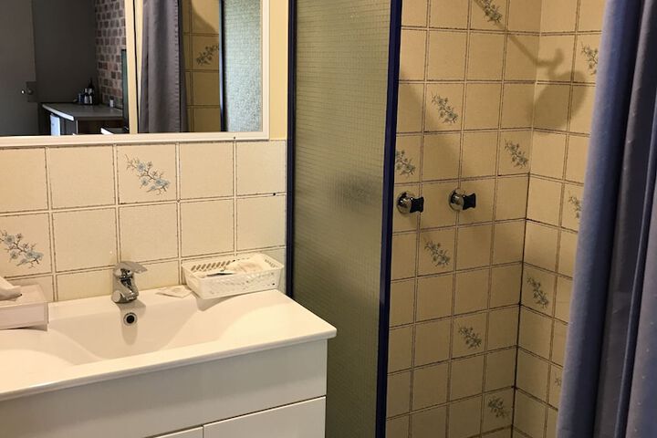 Room 36 of 62