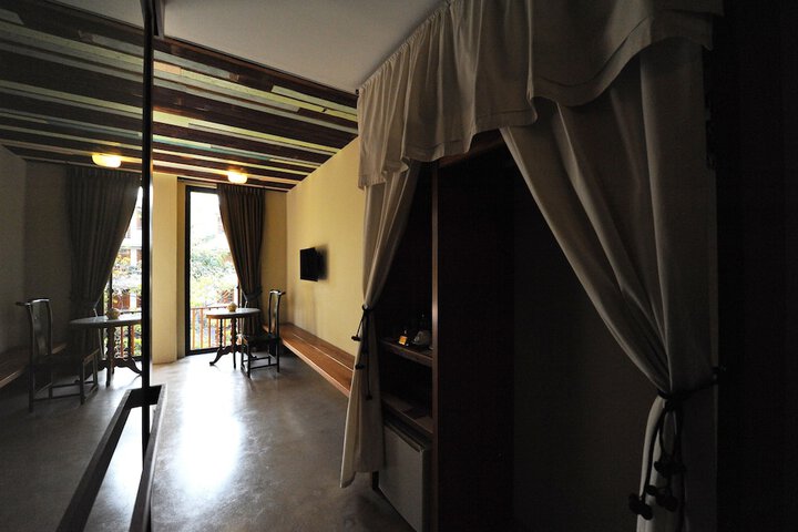 Room 12 of 68