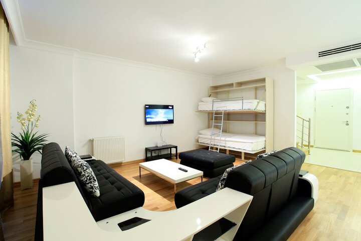 Room 5 of 74