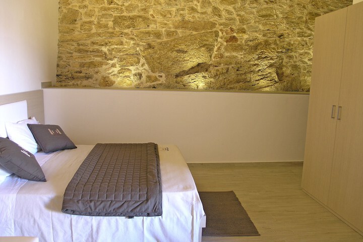 Room 8 of 28