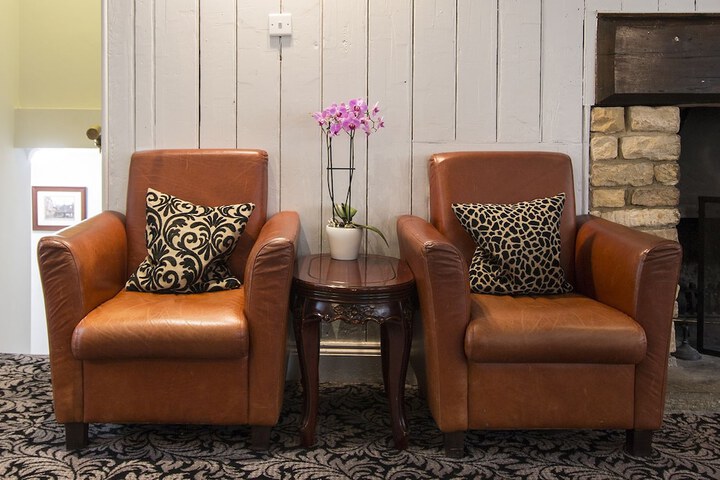 Lounge 77 of 90