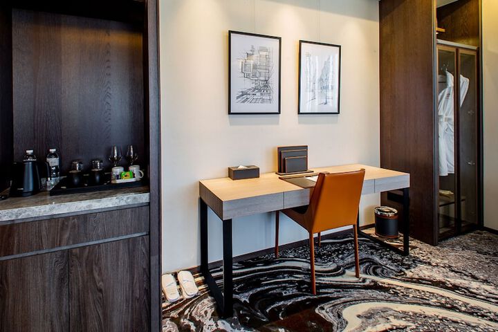 Room 25 of 47
