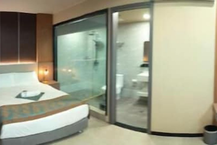 Room 13 of 39