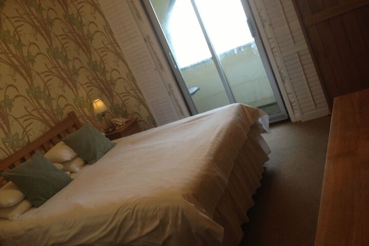 Room 6 of 132