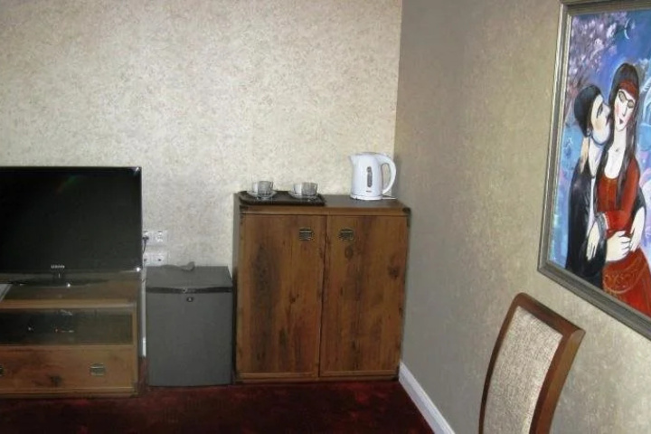 Room 4 of 10