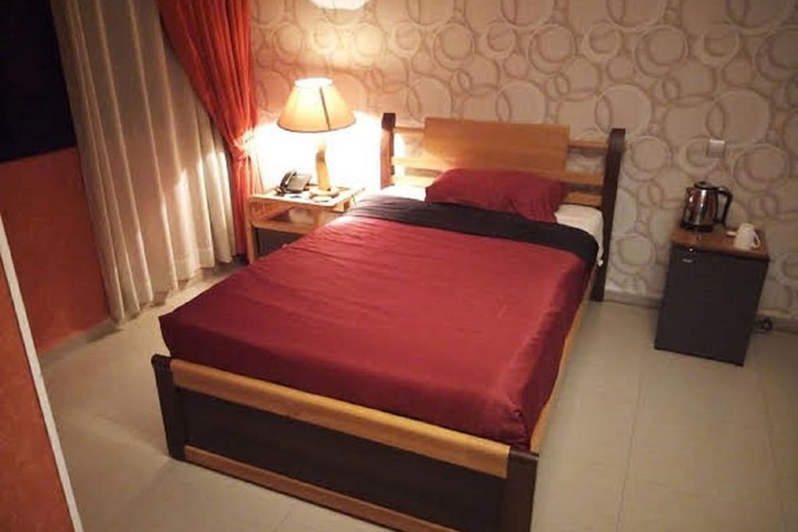 Room 11 of 31