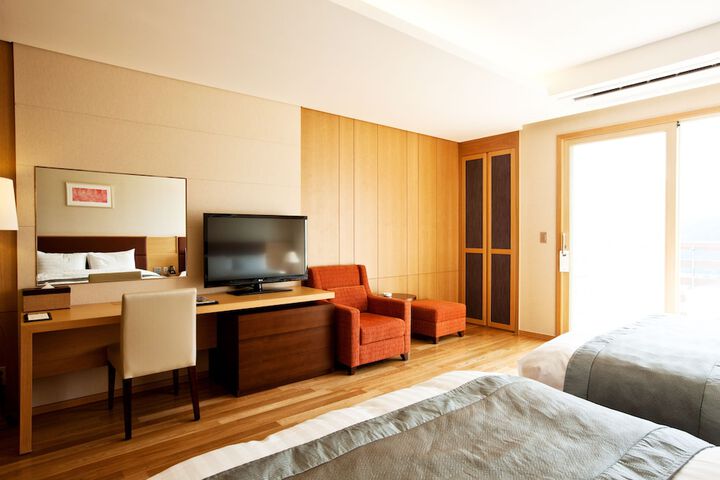 Room 3 of 110