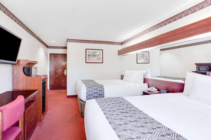 1 King Bed (2 of 3)