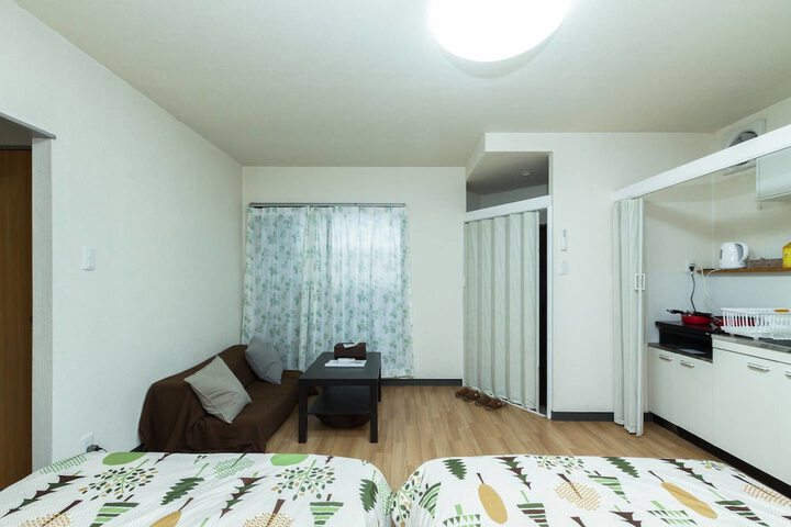 Room 6 of 9