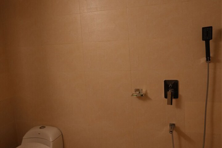 Room 48 of 76