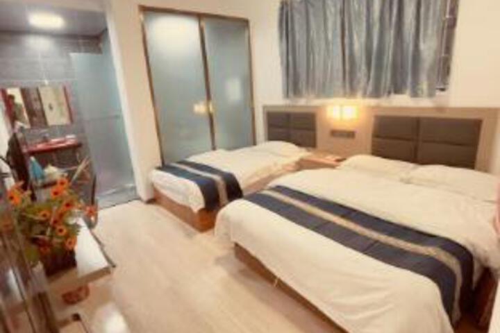 Room 4 of 5
