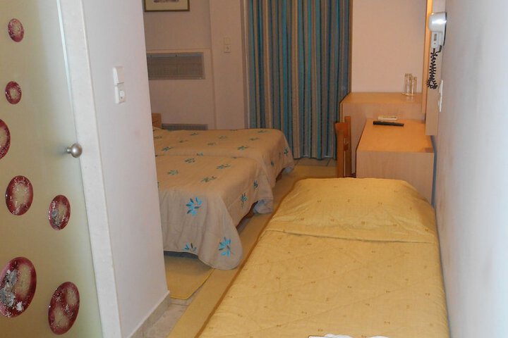 Room 16 of 40