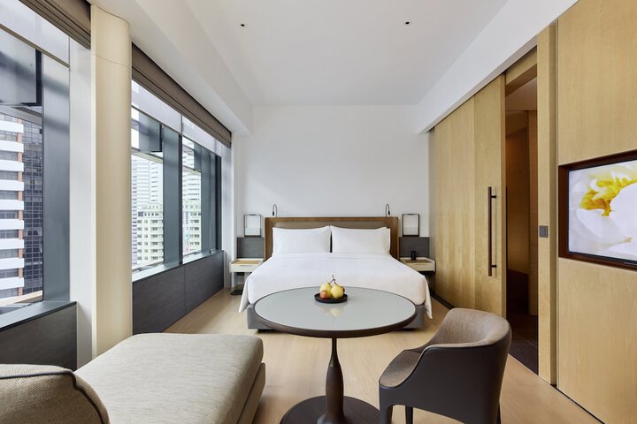 Room 21 of 102