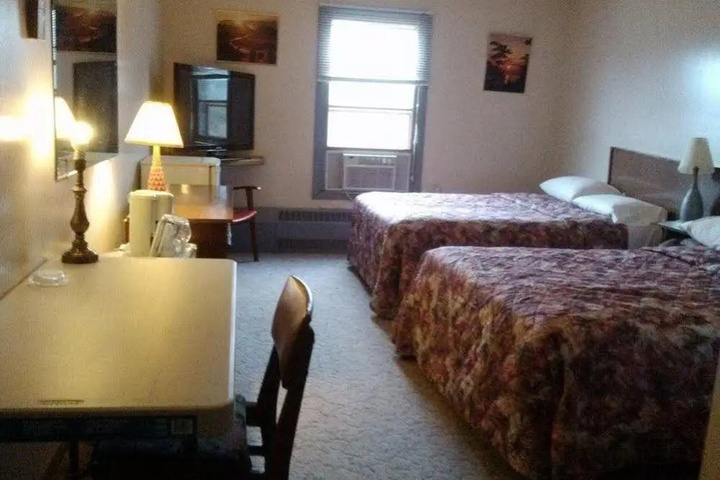 Room 3 of 10