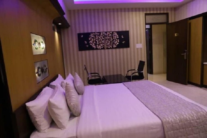 Image of Iroomz Hotel SR Grand