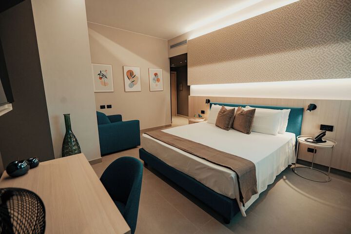 Room 4 of 107