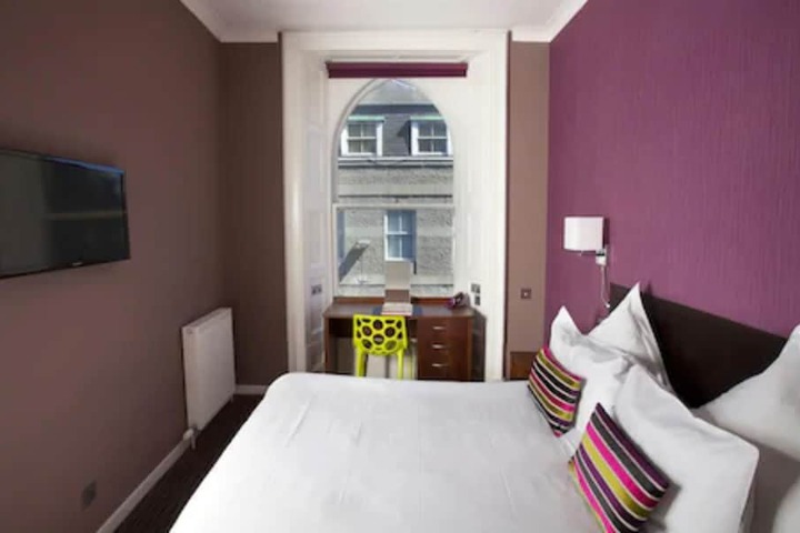 Room 13 of 35