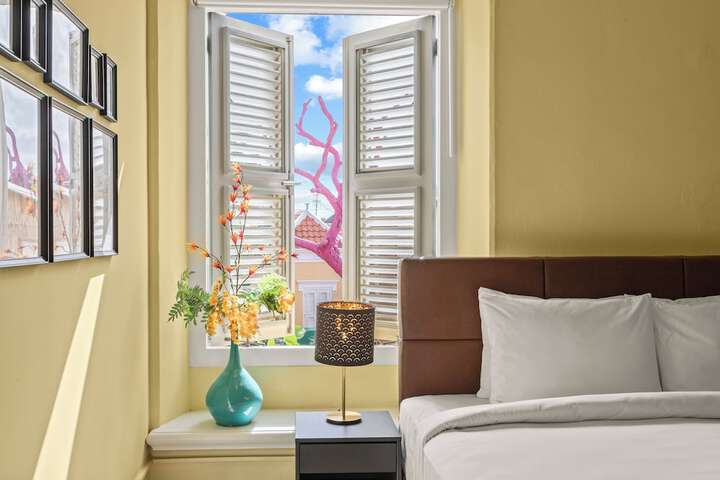 Room 4 of 79