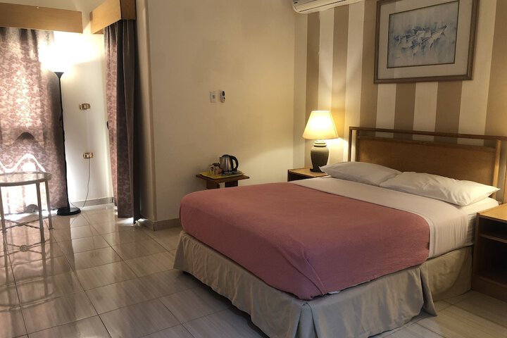 Room 18 of 73