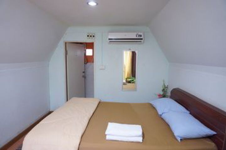 Room 10 of 20
