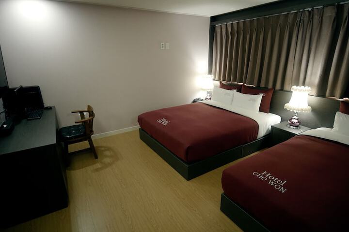 Room 52 of 127
