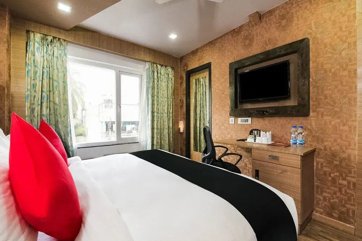Room 5 of 17