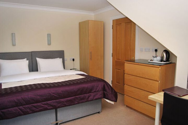 Room 13 of 30