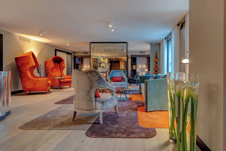 Entrance & Lobby