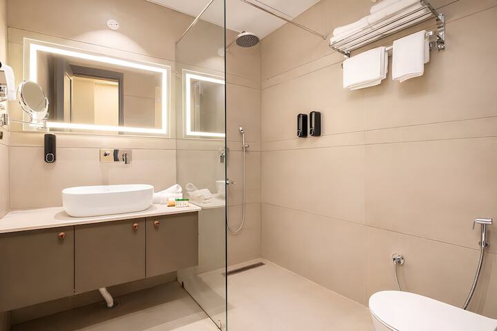 Room 5 of 7
