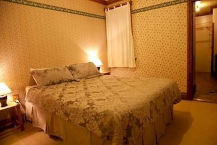 Room 8 of 17