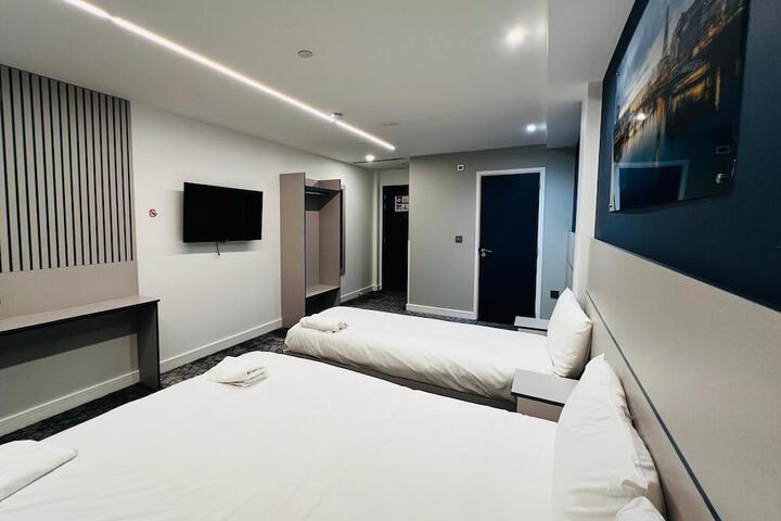 Room 12 of 33