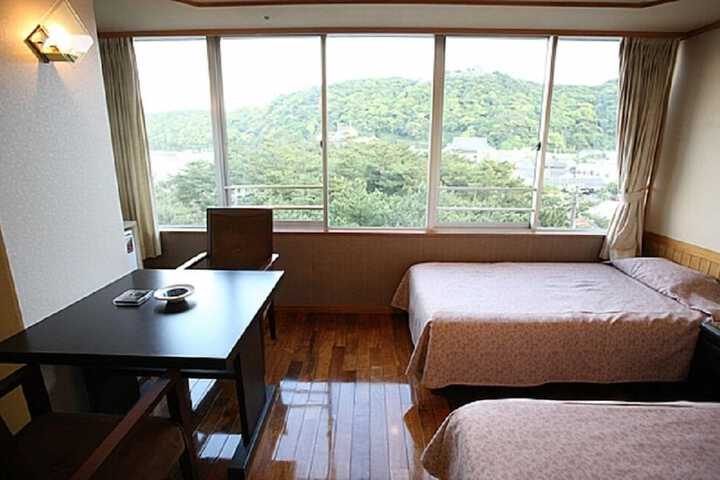Room 16 of 49