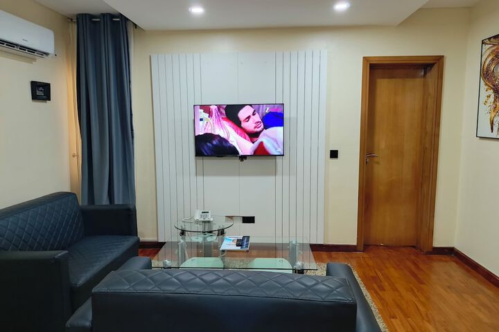 Room 45 of 77