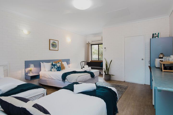 Room 2 of 18